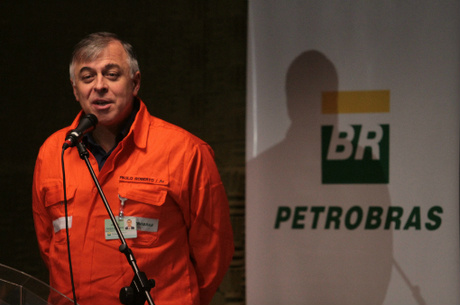 Costa não precisa usar algemas durante deslocamento ao Congresso