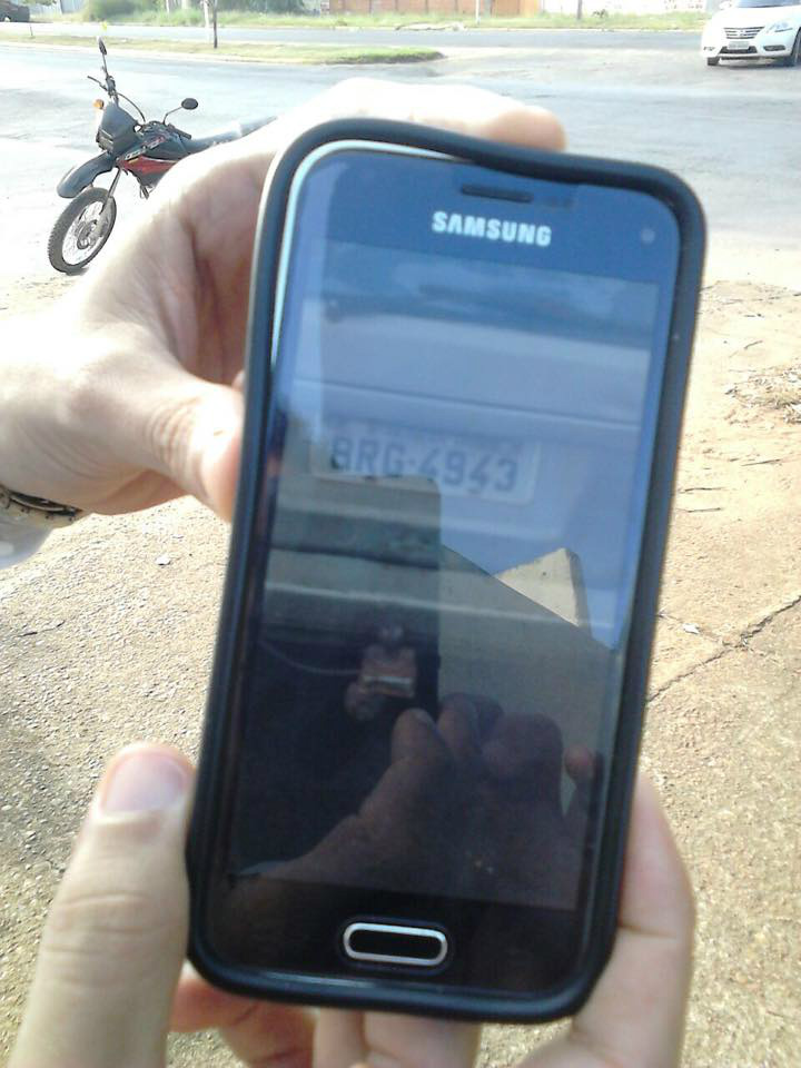 Foto tirada por populares da placa do carro que causou o acidente Foto: Rádio Caçula