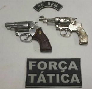 Adolescente estavam com dois revólveres escondidos em casa no Los Angeles