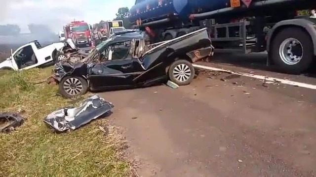 Carros que se envolveram na batida na Rodovia Marechal Rondon em Araçatuba — Foto: Arquivo Pessoal