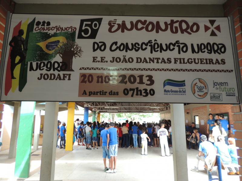 Manifestações diversas da cultura Afro-brasileira são apresentadas pelos projetos de alunos da escola.