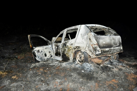 Após a colisão, o carro pegou fogo e o motorista morreu carbonizado