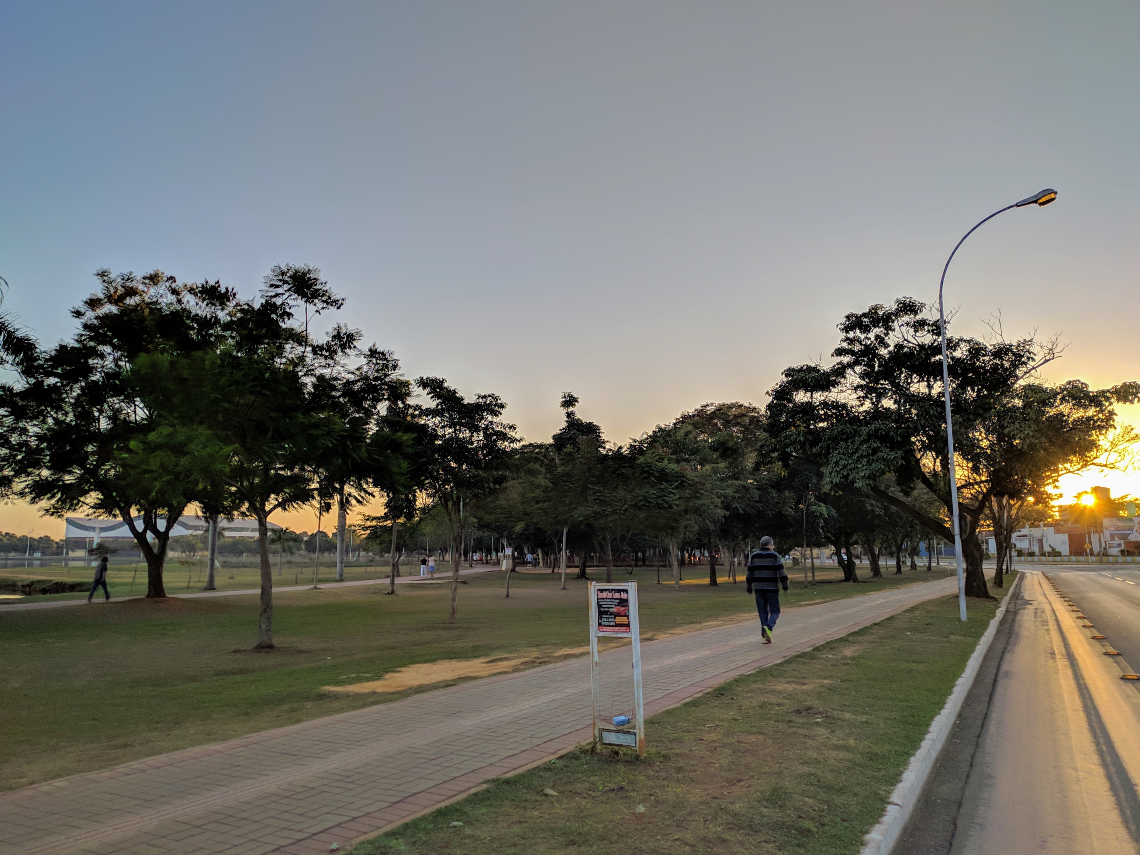 O céu da manhã desta quarta-feira (31) visto da circular da Lagoa Maior. Foto: Rodrigo de Freitas/Rádio Caçula