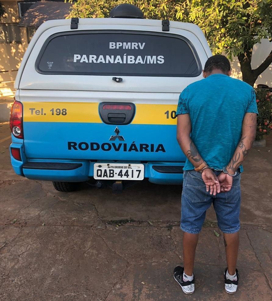 O passageiro do veículo com mandado de prisão em aberto em seu desfavor por estar evadido do sistema prisional. Foto: AsseCom BPMRv.