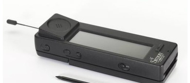 O IBM Simon tinha uma tela sensível ao toque e recursos presentes nos smartphones atuais, como envio de e-mails