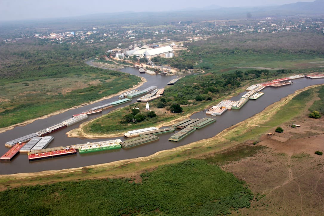 Com o nível do rio Paraguai baixo, navegação está prejudicada. Foto: Chico Ribeiro.