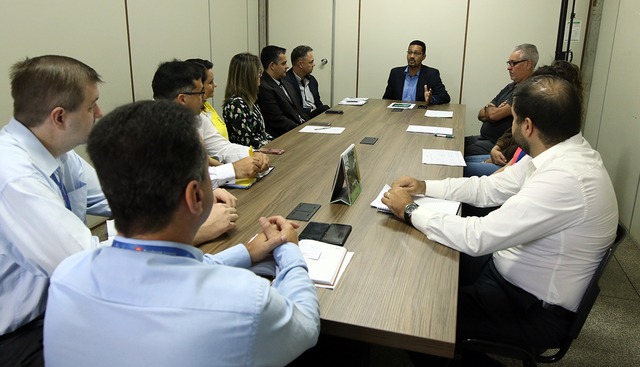 Gerentes de bancos do município se reúnem com o novo assessor especial do Procon de Três Lagoas. Foto: Assessoria.