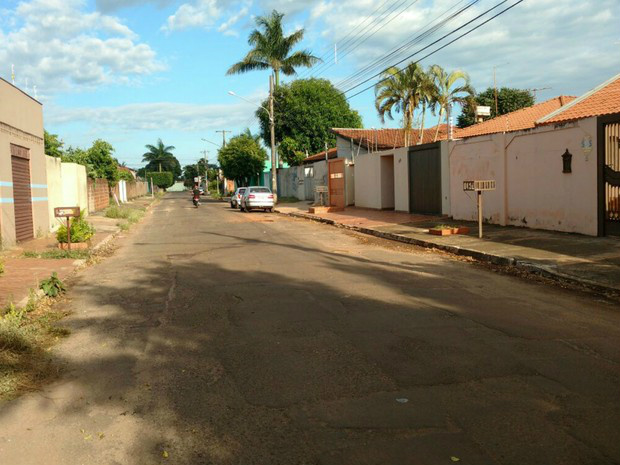 Rua do bairro Santo Antônio onde crime aconteceu (Foto: Evelyn Souza/ TV Morena)