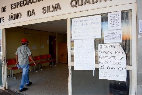Paciente tenta atendimento no Centro de Especialidades Médicas (CEM) - Foto: Bruno Henrique / Correio do Estado