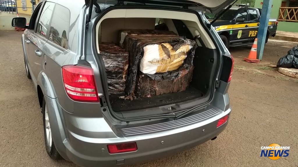 Utilitário importado foi apreendido na casa com meia tonelada de maconha (Foto: Adilson Domingos)