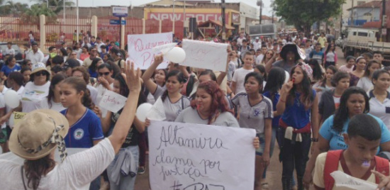 Moradores fazem protesto por paz em Altamira (PA) após a morte do secretário do meio ambiente Luiz Araújo