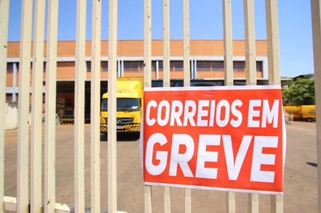 Sindicato ignorou a decisão do TST e continua em greve. Mais de mil funcionários em MS estão trabalhando este fim de semana na entrega de correspondências. (Foto: Mídia Max).