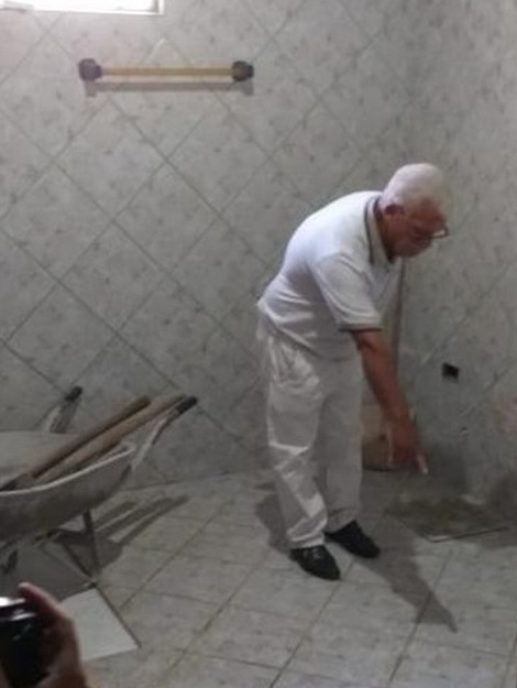 Jairo mostrou à polícia local onde enterro a ex-mulher — Foto: Divulgação