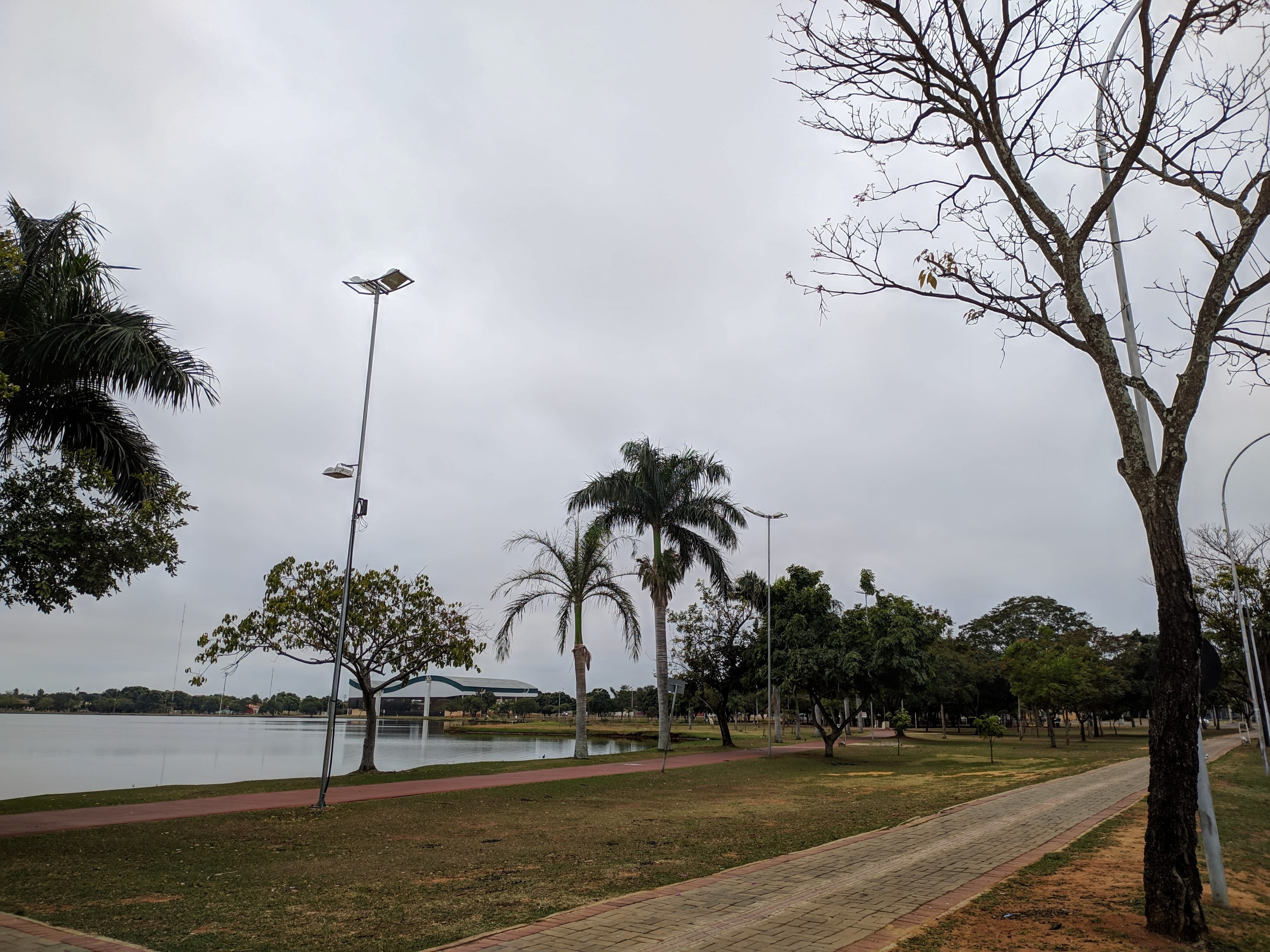 A orla da Lagoa Maior na manhã desta segunda-feira (5). Foto: Rodrigo de Freitas/Rádio Caçula