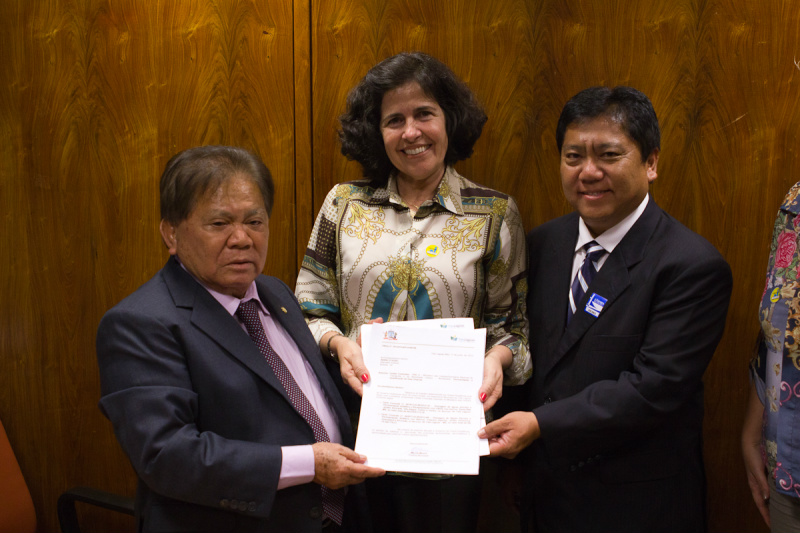 A prefeita de Três Lagoas, Márcia Moura, e o vice-prefeito do município, Luiz Akira Otsubo e o Deputado Federal Akira Otsubo (PMDB/MS) Foto: Assessoria
