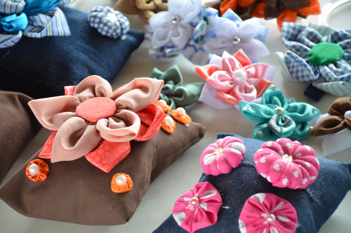 Comercialização de produtos artesanais feitos pelas famílias do Programa Vale Renda. (Foto: Assessoria de Comunicação).