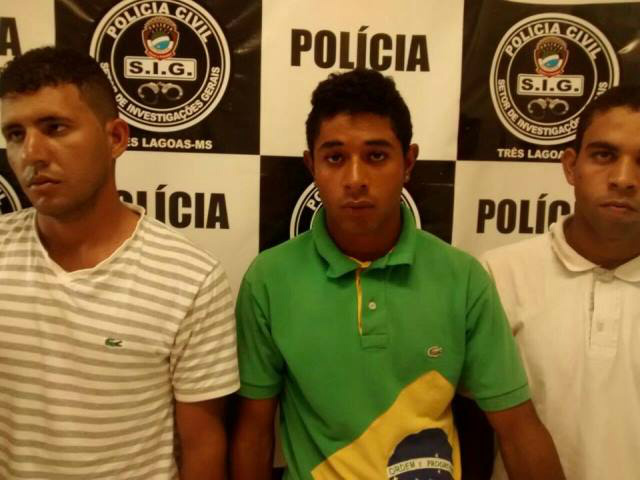 De camiseta listrada, conhecido como