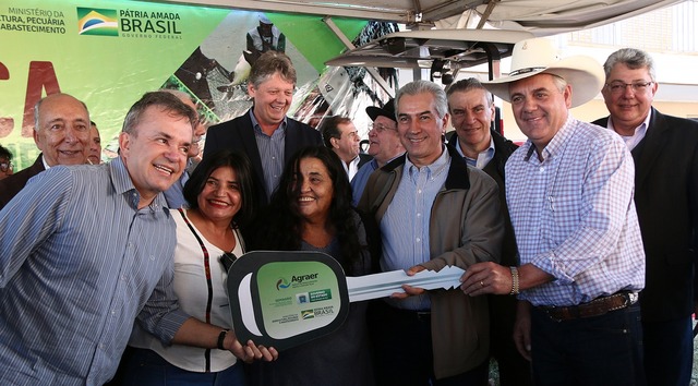 Governador Reinaldo Azambuja entrega patrulhas mecanizadas para os pequenos produtores rurais de Três Lagoas. Na solenidade o Prefeito Angelo Guerreiro e o vereador Celso Yamaguti receberam os equipamentos. Foto: Assessoria.
