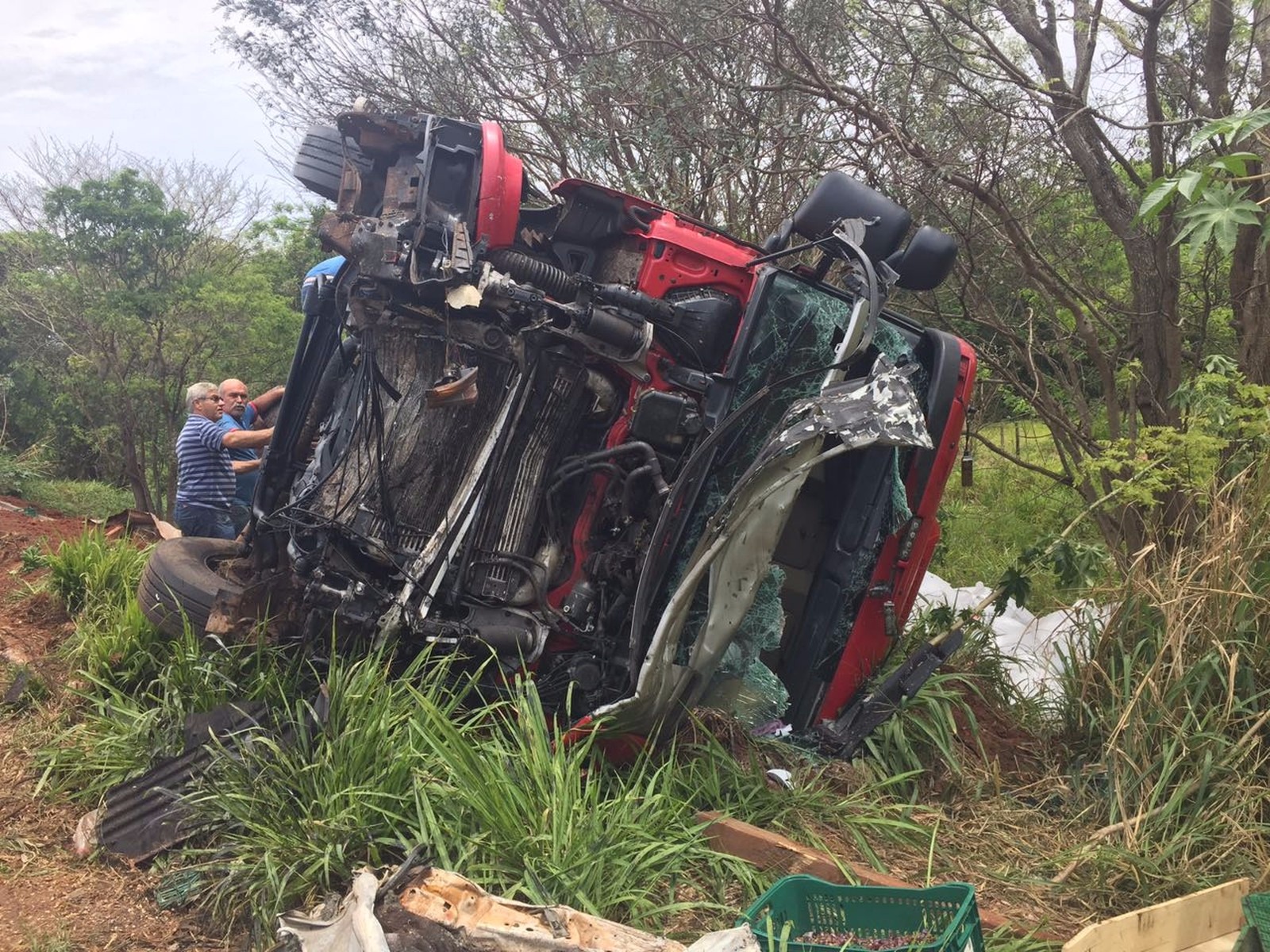 Acidente foi no trecho entre Tupi Paulista (SP) e Monte Castelo (SP). (Fotos: G1)