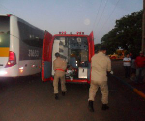 A vítima foi socorrida, porém não resistiu aos ferimentos e morreu (Foto: Foto: Tiago Apolinário)
