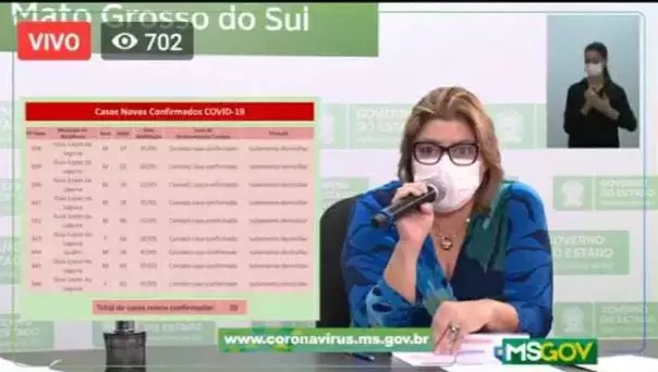 Secretária adjunta, Christianne Maymone, durante live ao vivo (Foto: Reprodução - Facebook)