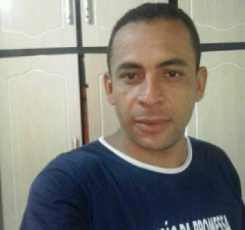 Silvano Augusto dos Santos morreu após cair de cima da cobertura de um galpão. (Foto: Reprodução/Facebook)