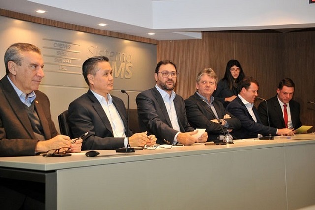Autoridades presentes assinaram o termo de concessão - Foto: Foto: Valdenir Rezende / Correio do Estado
