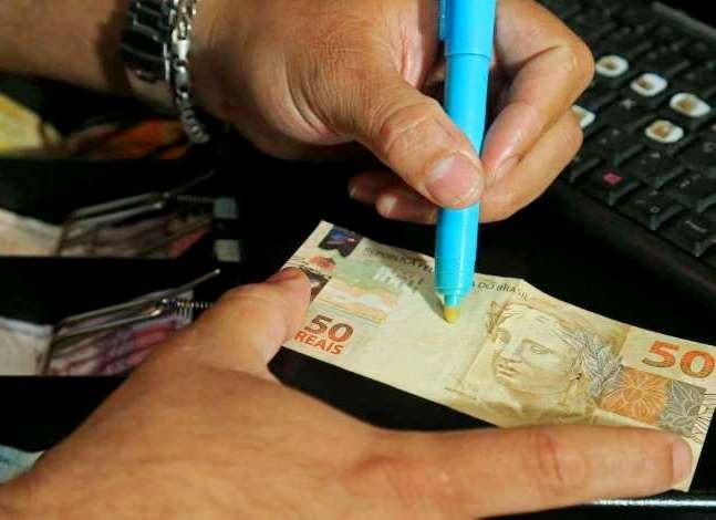 Após retornar ao estabelecimento, o rapaz percebeu que a nota era falsa e acionou a PM. Foto: Ilustração 