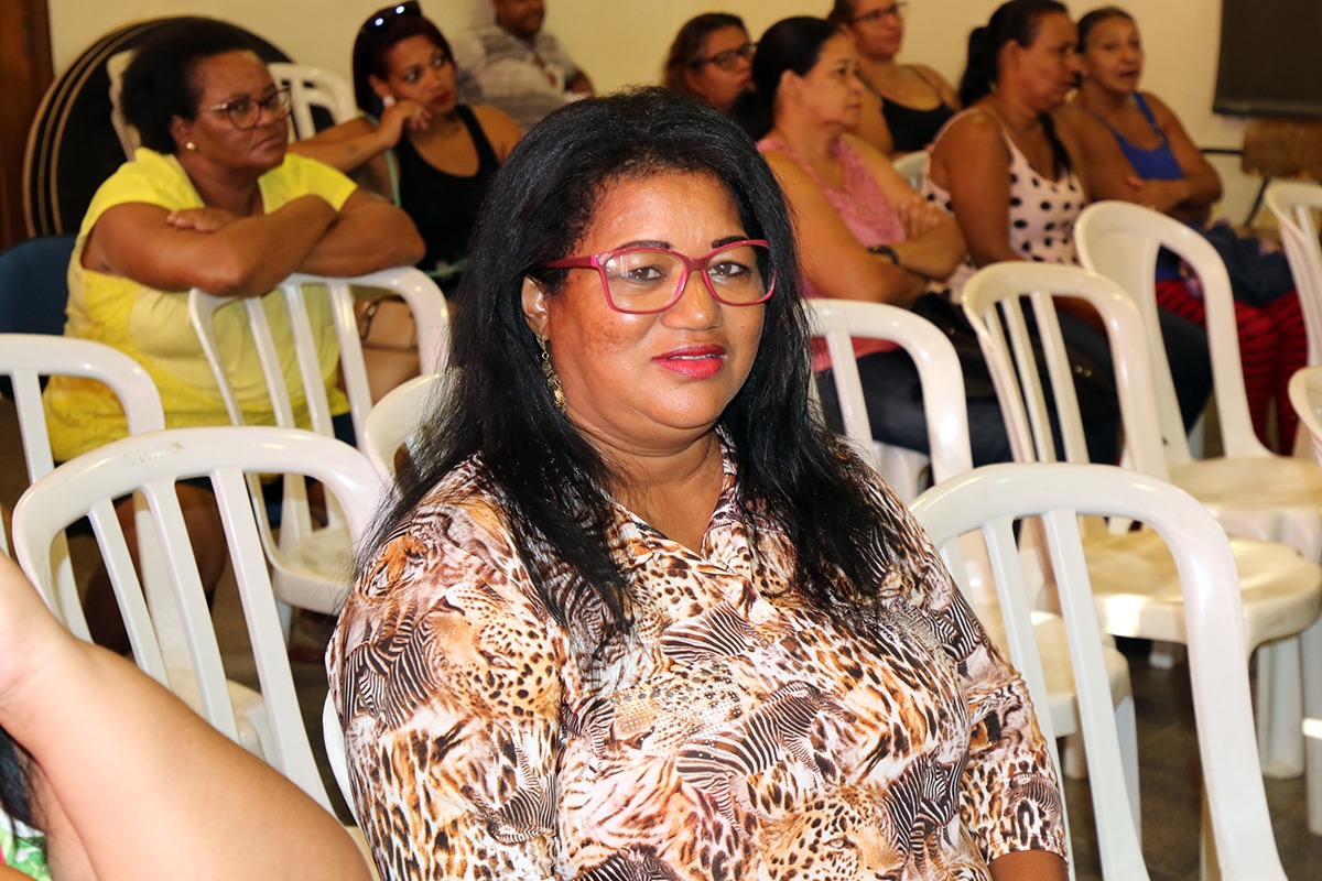 Silvia avalia a capacitação como sendo oportunidade para aprender e melhorar o desempenho no trabalho