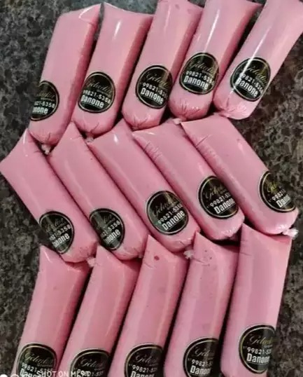 Pedidos por geladinhos para Millena não param. Foto: Direto das Ruas.
