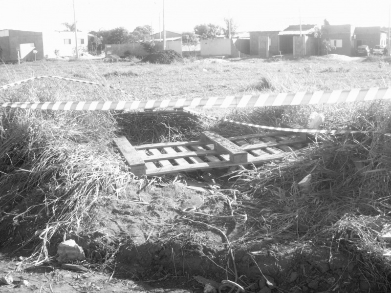 O buraco, agora sinalizado (Foto: Arquivo Pessoal)