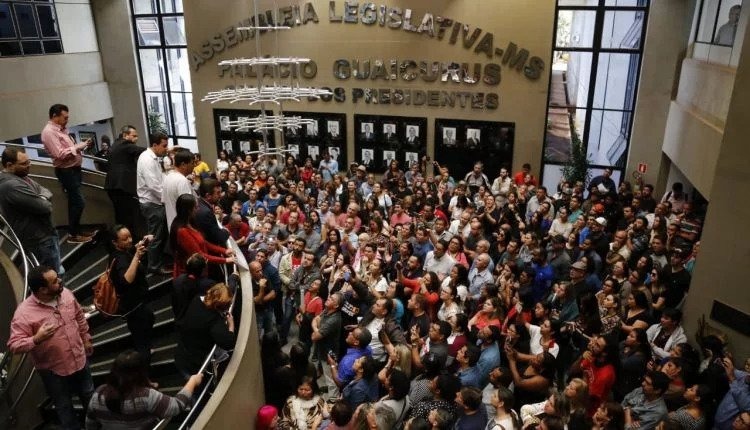 Professores lotaram Assembleia contra projeto enviado pelo Executivo, em julho. - Foto: Marcos Ermínio, Jornal Midiamax