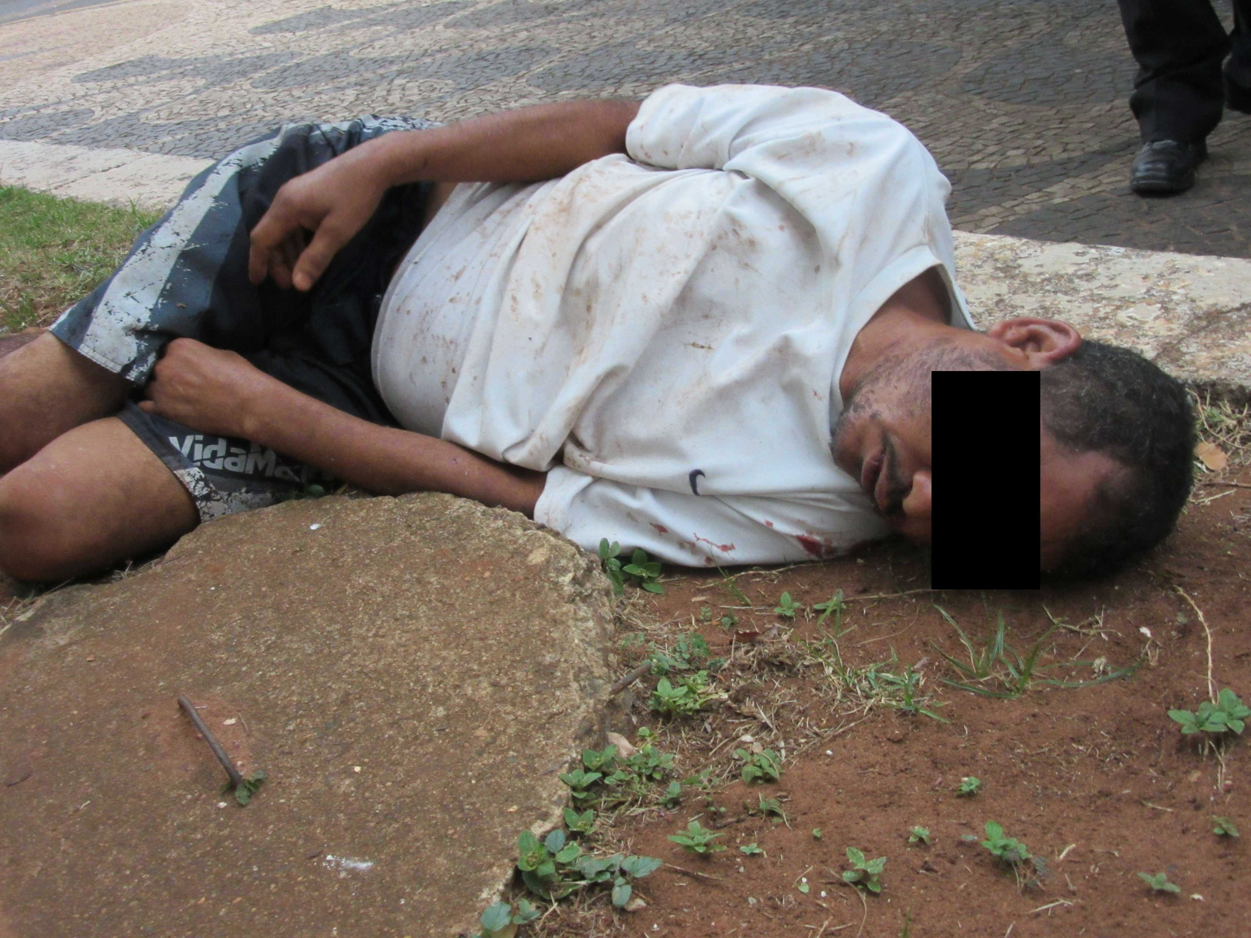 Homem foi espancado por um desconhecido na via. Foto: Rádio Caçula