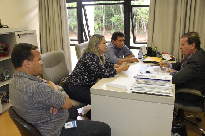 Deputado Eduardo Rocha com os vereadores de Brasilândia em seu gabinete