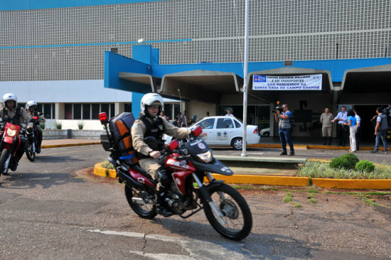 Bombeiros foram responsáveis por transporte até a Base Aérea - Foto: Valdenir Rezende/Correio do Estado