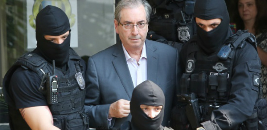 Cunha deixa o IML após passar por exames
