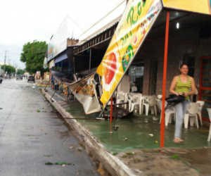 Tornado também causou destruição na cidade (Foto: Edcarlos)