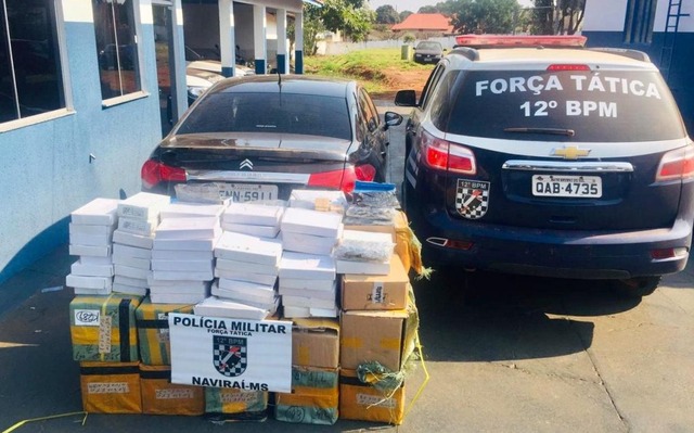 Veículo carregado com produtos descaminhado apreendido pela PM. Foto: 12º BPM.