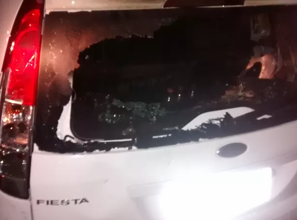 Carro depredado pela mulher (Foto: Arquivo Pessoal)