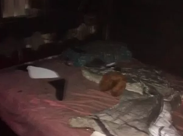 Quarto estava revirado e queimado (Foto: Arquivo G1)