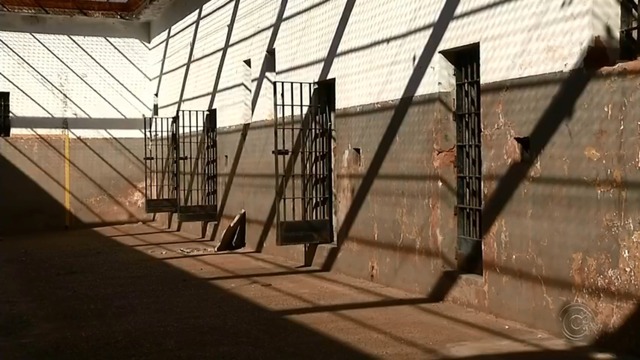 Cadeia de Pereira Barreto também está interditada, a pedido da Justiça, por problemas estruturais — Foto: TV TEM/Reprodução