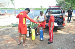Os corpos foram localizados por uma equipe do Corpo de Bombeiros. (Foto: Marcelo Calazans)