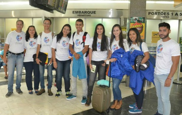 Grupo de estudantes antes do embarque(Foto: Divulgação / Sesi-Senai)