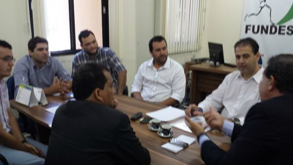 Foto: DivulgaçãoReunião com membros da associação de pesca e o deputado Eduardo Rocha