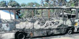 Foto: cimiÔnibus escolar ficou completamente destruído