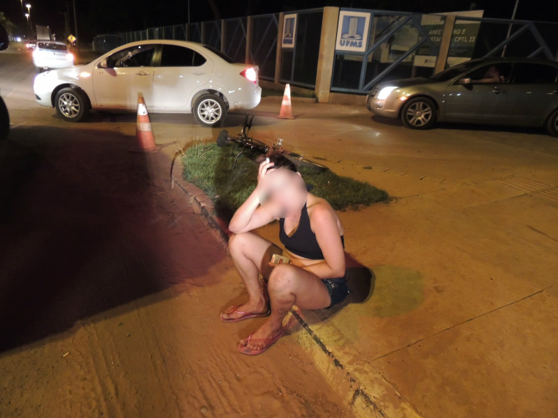 Ciclista bateu em um carro na Avenida Ranulpho Marques Leal.Foto: Rádio caçula