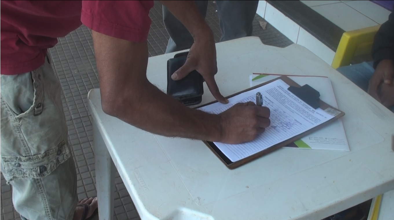 O documento foi disponibilizado à população no centro da cidade na manhã de ontem (15). Foto: Deyvid Santos/Rádio Caçula.