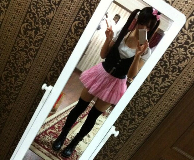 Jovens comemoram 'Dia da meia-calça 5/8' no Japão (Foto: Reprodução/Twitter/majikichiwww)