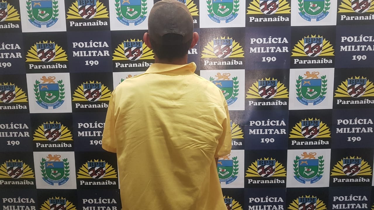 O suspeito de 22 anos detido pelo dono da moto furtada. Foto: 13º Batalhão de Polícia Militar