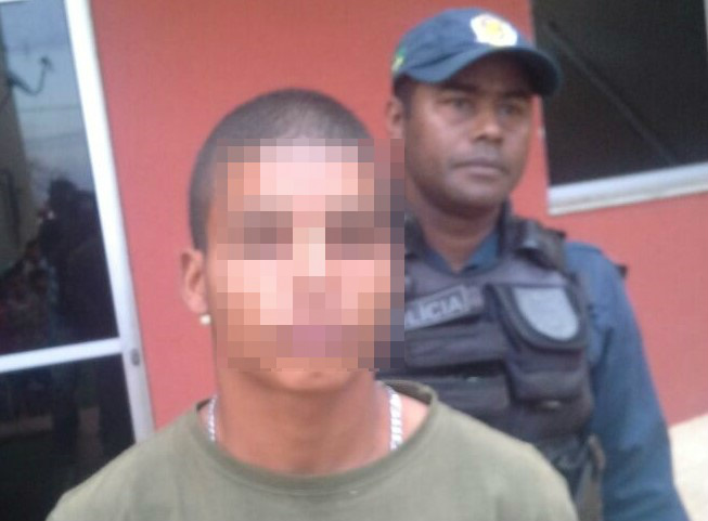 O estudante de 17 anos apreendido pela Rádio Patrulha. Foto Rádio Caçula